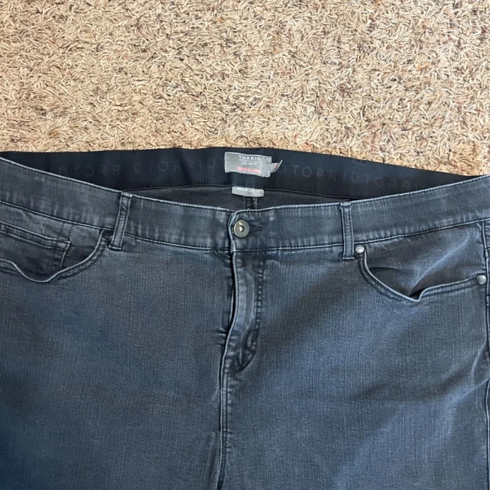 Torrid Bombshell Skinny Jeans 26R Black Premium Stretch High Rise Curvy Fit